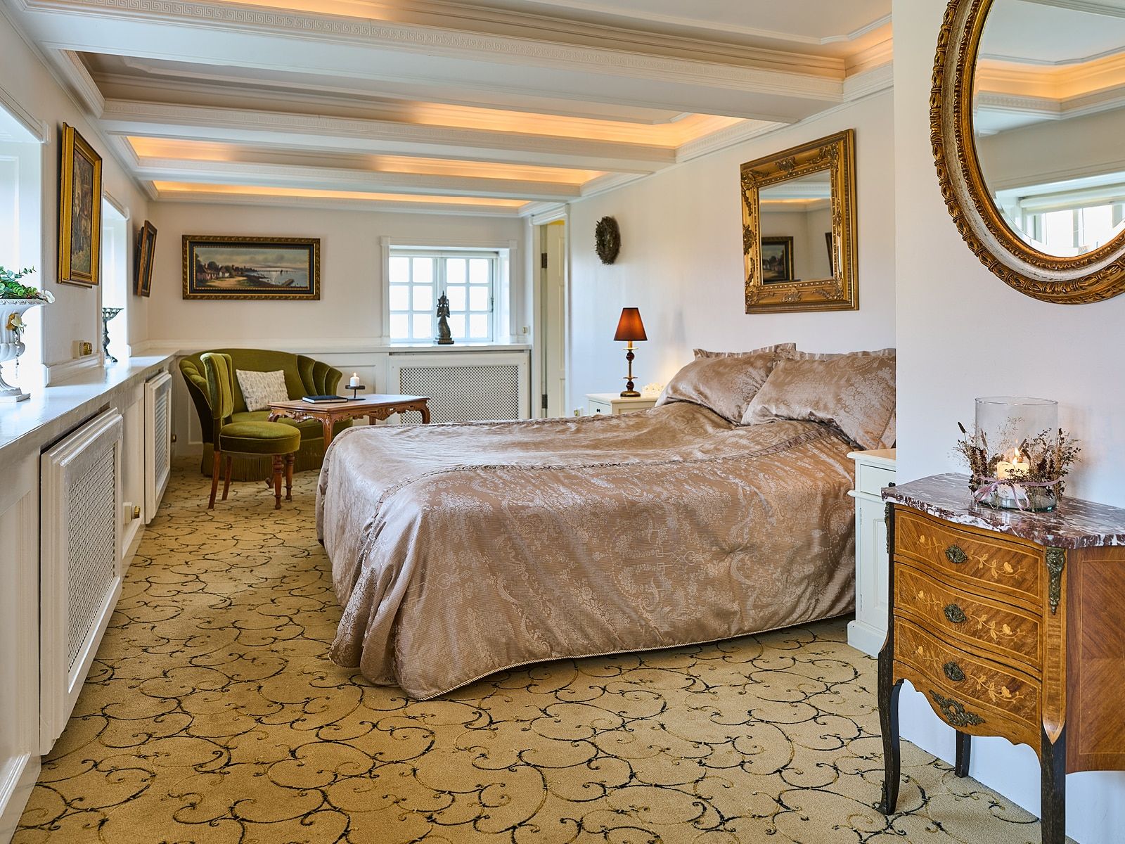 Standard-suite m. jacuzzi på Skrøbelev Gods