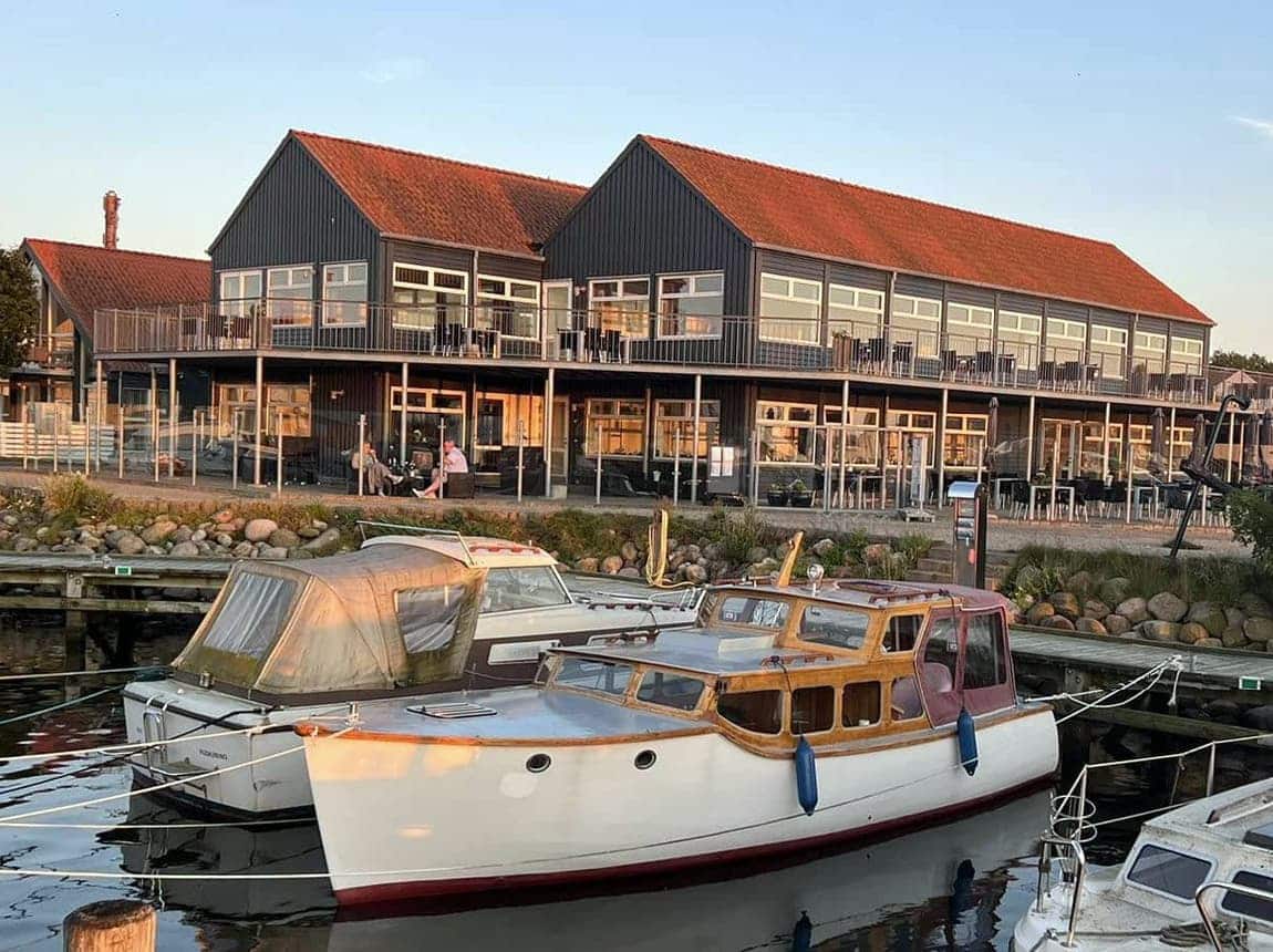 Nytårsaften 2026 med hotelovernatning, musik og dans (1 nat) på Skrøbelev Gods