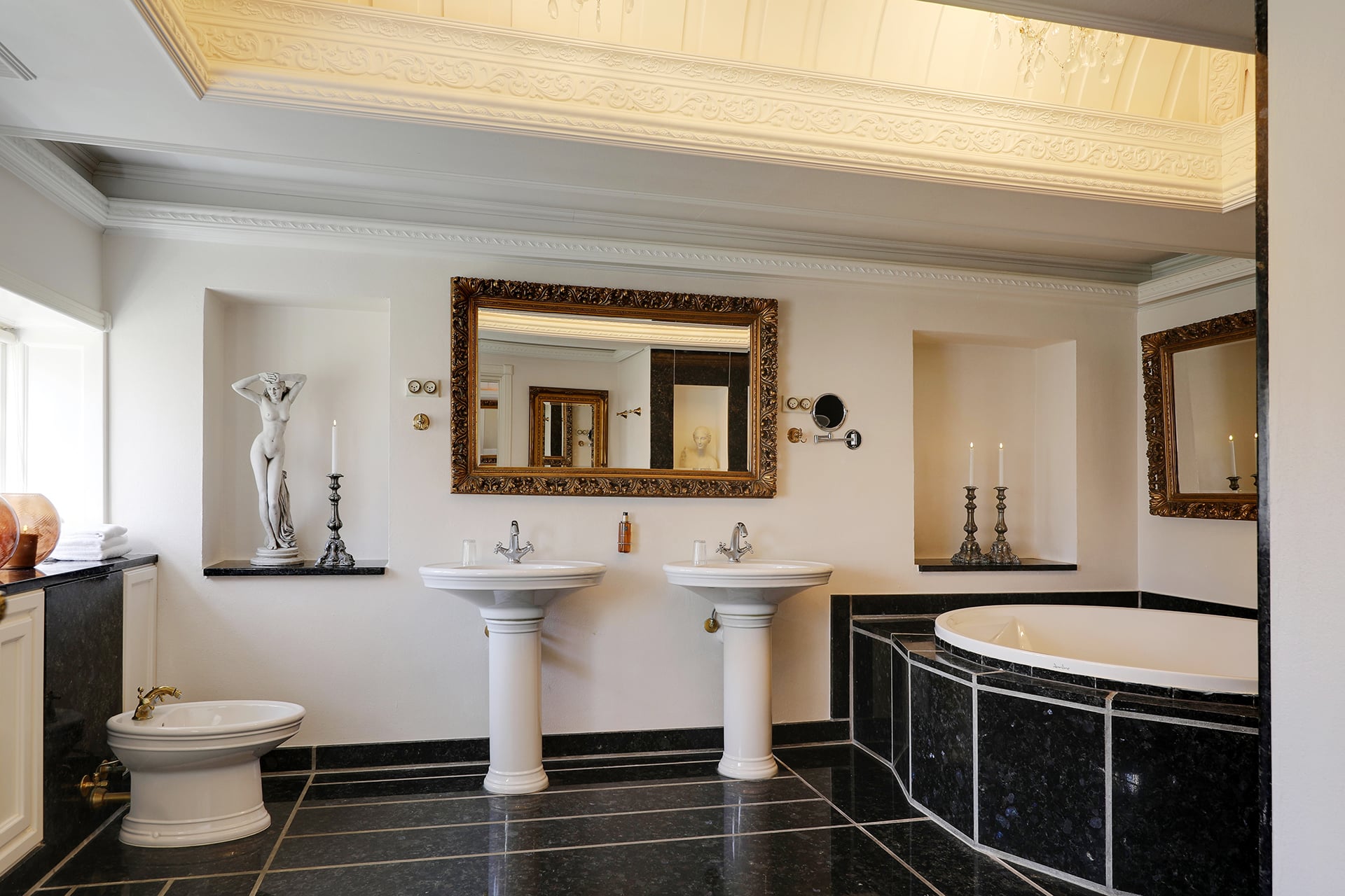 Präsidentensuite mit Jacuzzi på Skrøvelev Gods