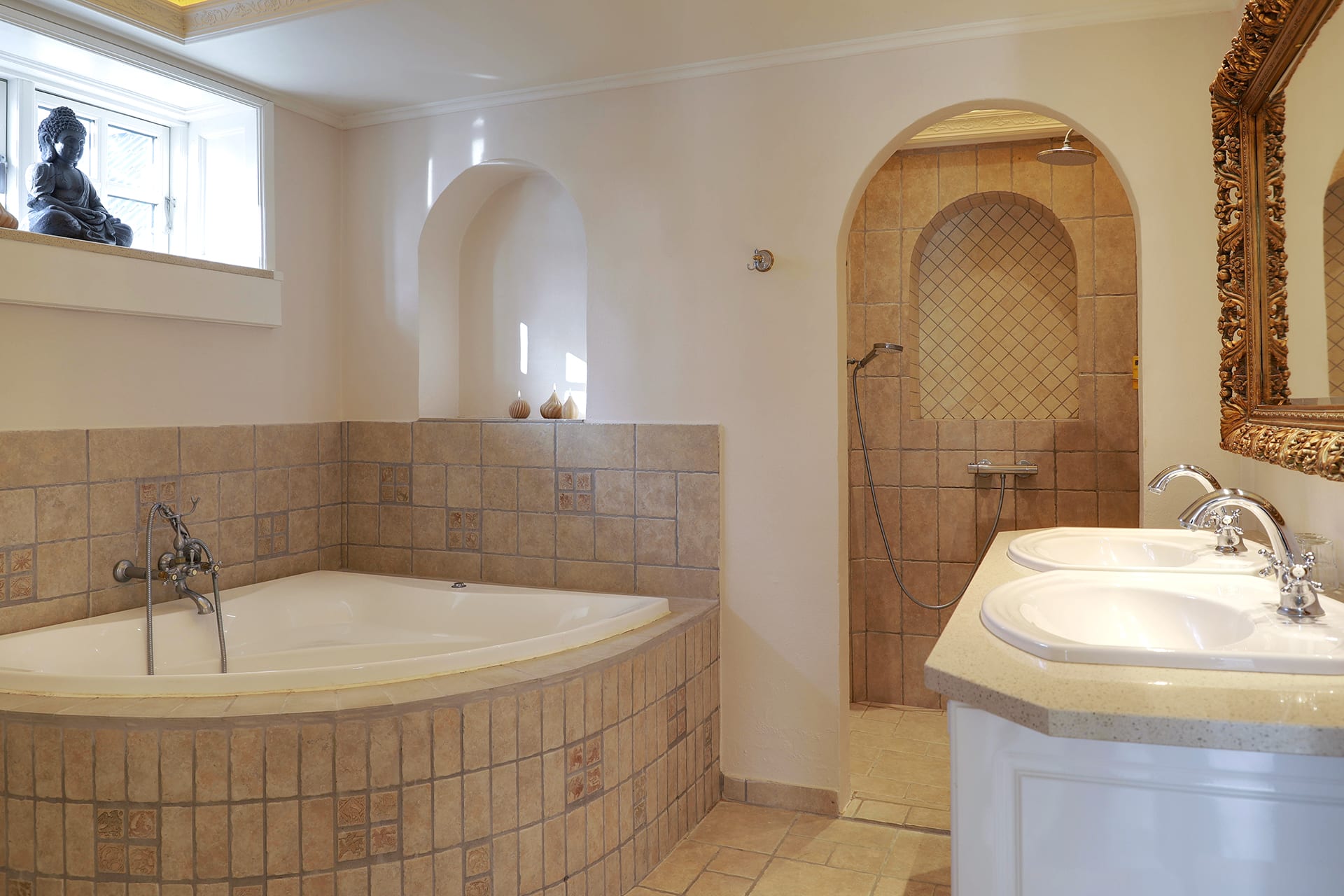 Deluxe Suite mit Whirlpool på Skrøvelev Gods