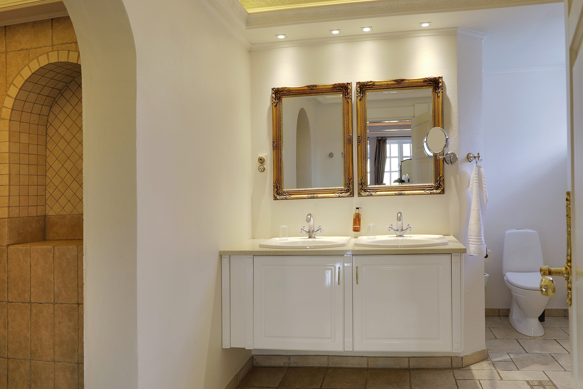 Deluxe Suite mit Whirlpool på Skrøvelev Gods