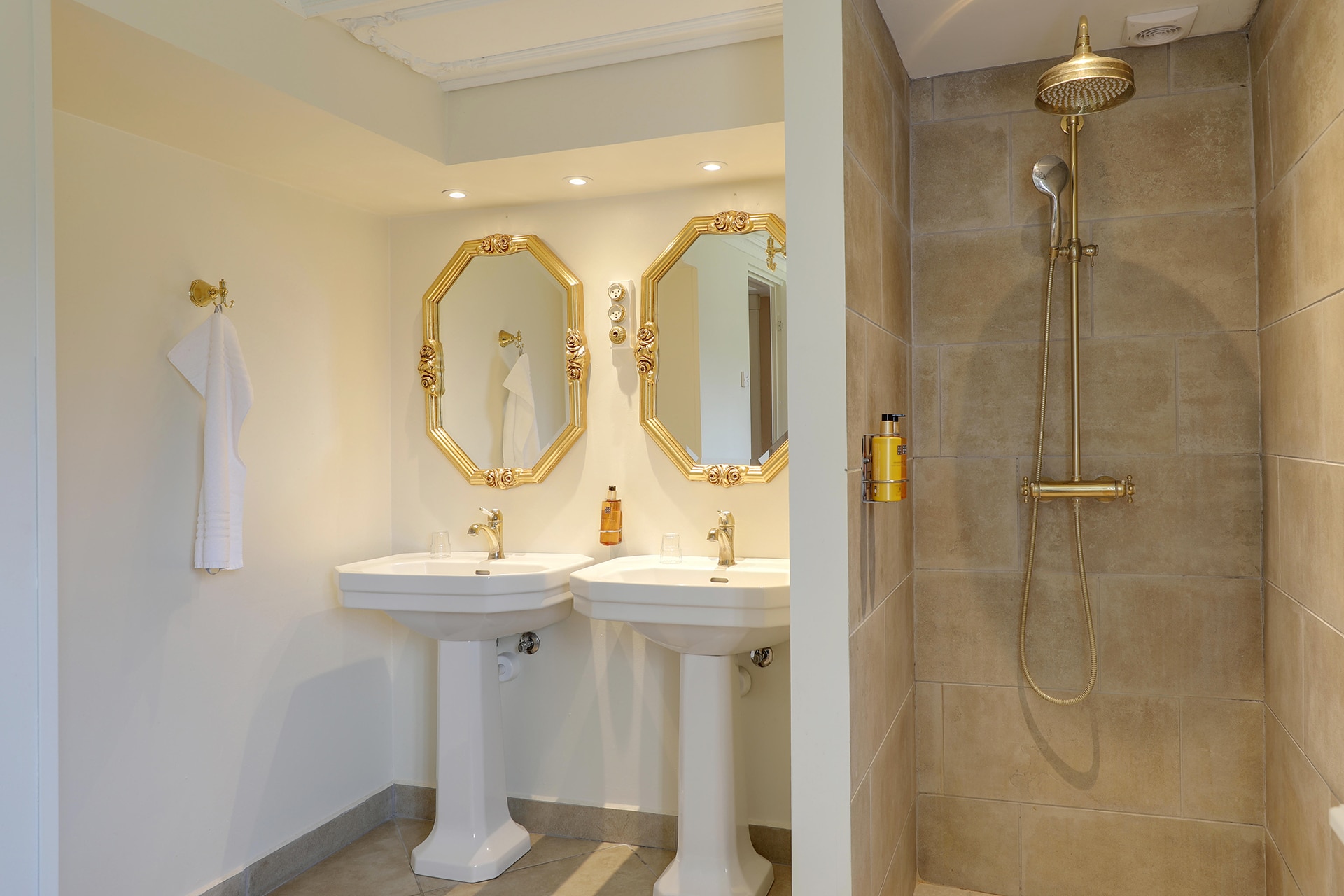 Standard-Suite mit Jacuzzi på Skrøvelev Gods