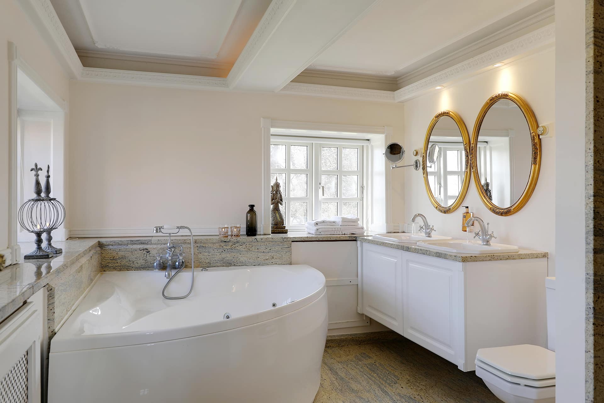 Standard-Suite mit Jacuzzi på Skrøvelev Gods