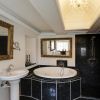 Präsidentensuite mit Jacuzzi på Skrøvelev Gods